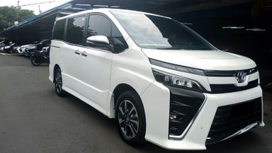 2017 Toyota Voxy 2.0 - Mobil Pilihan (s-0) 2017 Toyota Voxy 2.0 - Mobil Pilihan (s-0)