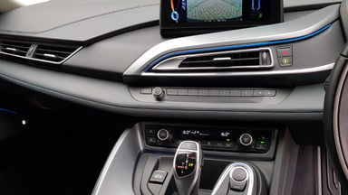 2015 BMW i i8 HYBRID - Kondisi Istimewa (s-14) 2015 BMW i i8 HYBRID - Kondisi Istimewa (s-14)