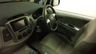 2014 Toyota Kijang Innova V - Mobil Pilihan (s-4) 2014 Toyota Kijang Innova V - Mobil Pilihan (s-4)