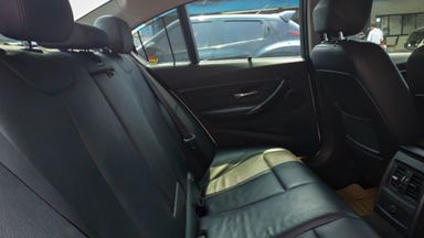 2014 BMW 3 Series 320i Luxury - Mobil Pilihan (s-5) 2014 BMW 3 Series 320i Luxury - Mobil Pilihan (s-5)