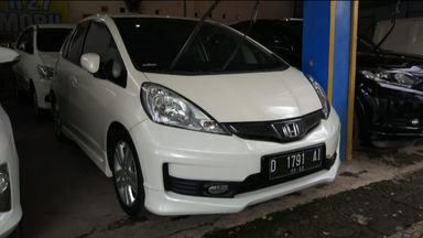 2012 Honda Jazz RS 1.5 AT Putih - Body Mulus Harga Menarik (s-0) 2012 Honda Jazz RS 1.5 AT Putih - Body Mulus Harga Menarik (s-0)