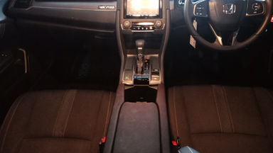 2017 Honda Civic S 1.5 turbo - bekas berkualitas (s-2) 2017 Honda Civic S 1.5 turbo - bekas berkualitas (s-2)