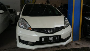 2012 Honda Jazz RS 1.5 AT Putih - Body Mulus Harga Menarik (s-2) 2012 Honda Jazz RS 1.5 AT Putih - Body Mulus Harga Menarik (s-2)