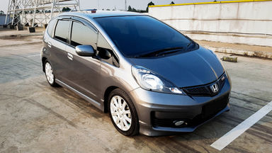 2013 Honda Jazz RS 1,5 - Mobil Pilihan (s-0) 2013 Honda Jazz RS 1,5 - Mobil Pilihan (s-0)
