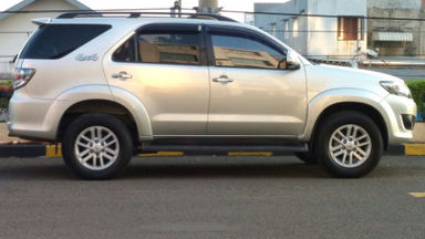 2013 Toyota Fortuner V - Kondisi Bagus Siap Pakai (s-1) 2013 Toyota Fortuner V - Kondisi Bagus Siap Pakai (s-1)