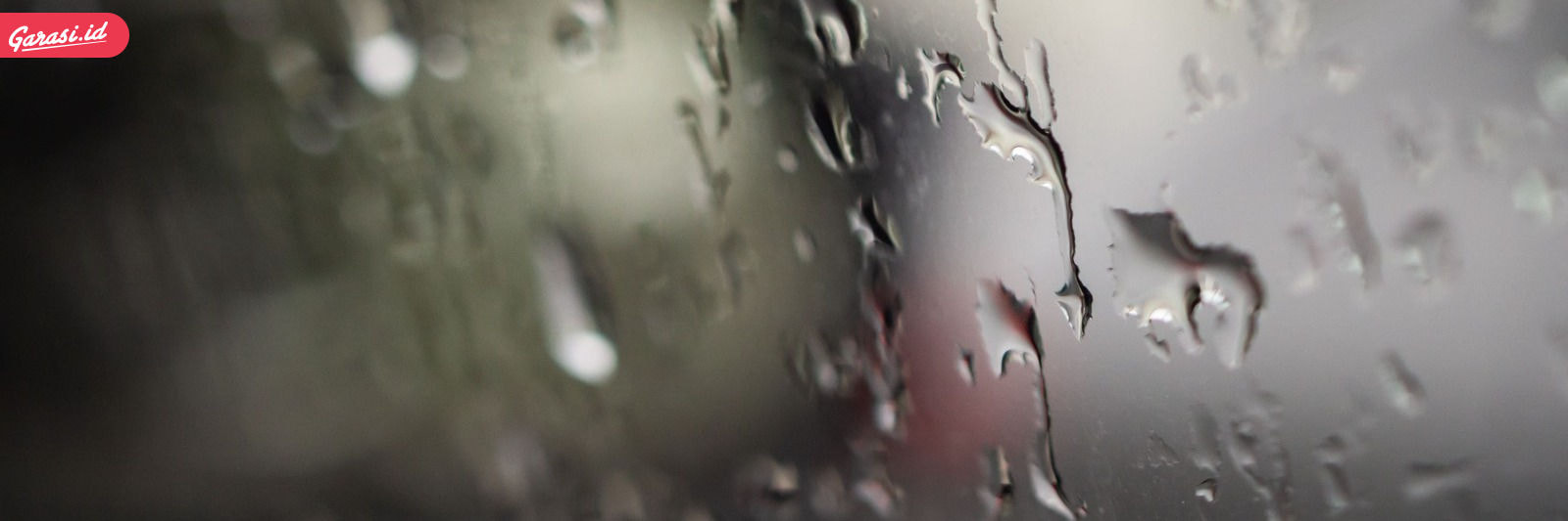 Berkendara Lebih Aman! Begini Cara Mengatasi Embun di Kaca Mobil Saat Musim Hujan