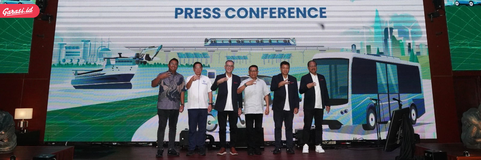 Pameran PERIKLINDO Electric Vehicle Show (PEVS) 2026 kembali hadir di JIExpo Kemayoran dengan menghadirkan lebih dari 38 merek kendaraan listrik, arena indoor test drive, serta beragam promo menarik.