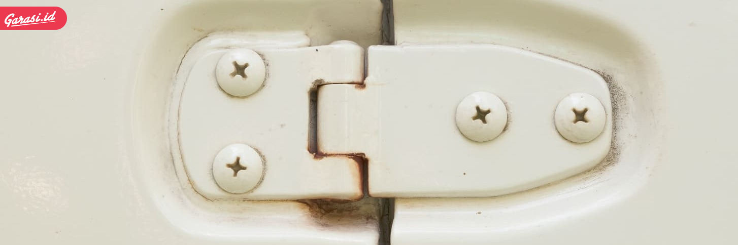 Penyebab Engsel Pintu Mobil Berkarat dan Cara Merawatnya agar Awet