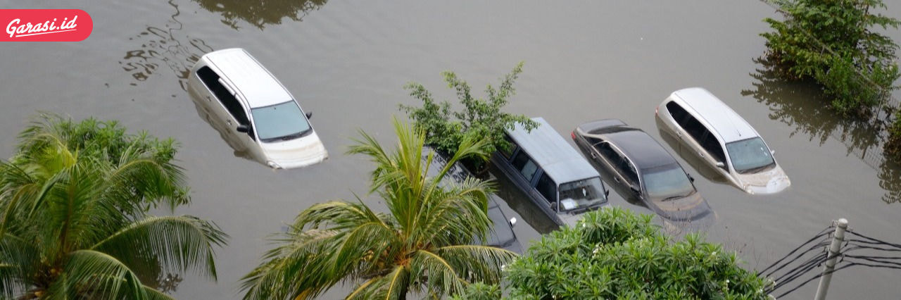 Mengenal Water Hammer, Kerusakan Mesin Mobil Akibat Terendam Banjir Bahaya Water Hammer pada Mobil yang Sering Menerjang Banjir