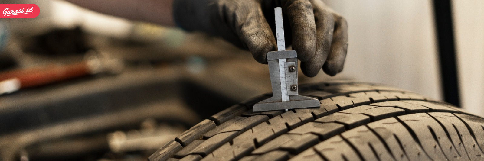 Jangan Tunggu Rusak! Kenali Tanda Mobil Wajib Spooring Sejak Dini