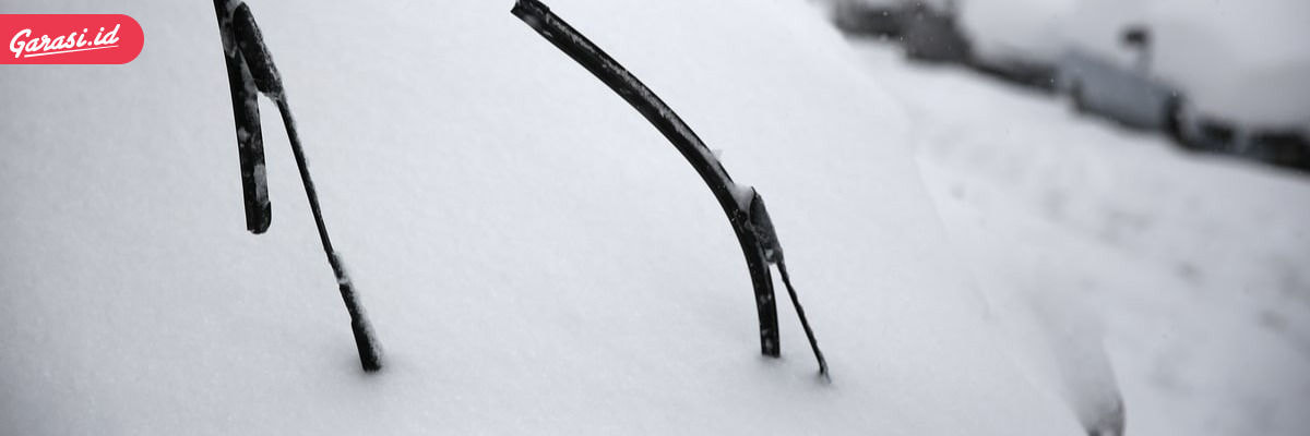 Air Wiper Mobil Tidak Keluar? Begini Cara Mengantisipasi Wiper Mobil Bermasalah Air wiper mobil