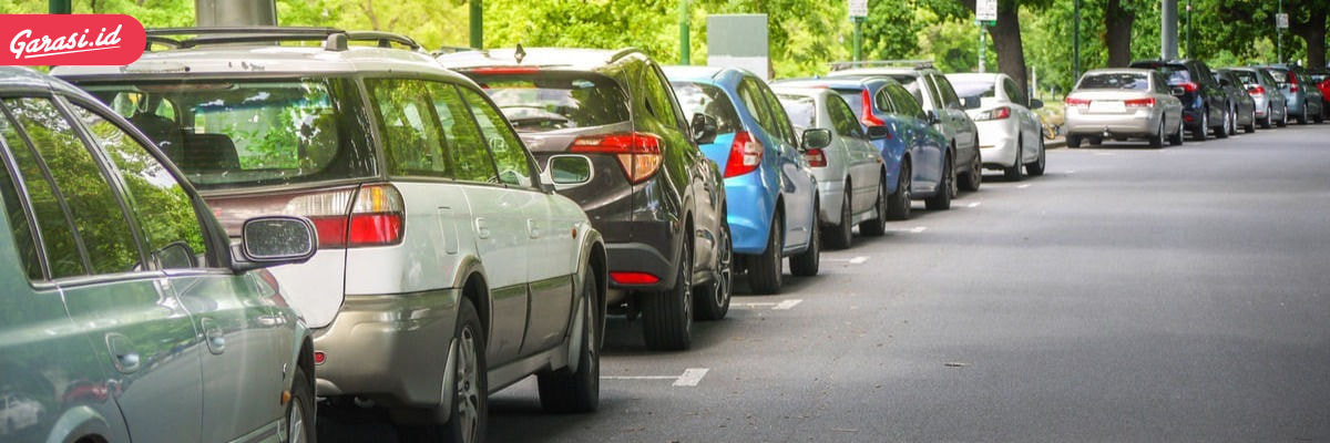 Pelajari dan Perhatikan Saat Melakukan Parkir Mobil Pararel