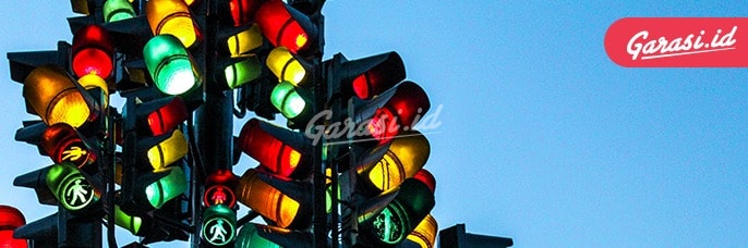 Mobil ‘Zaman Sekarang’ Gampang Penyok? Ternyata Ini Penyebabnya Selalu patuhi rambu lalu lintas agar tidak terlibat kecelakaan lalu lintas