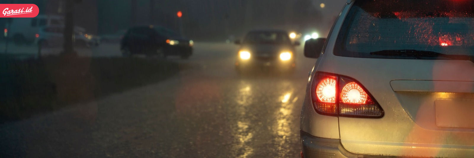 Masih Sering Mendadak? Ini Panduan Jarak Ideal Menggunakan Lampu Sein