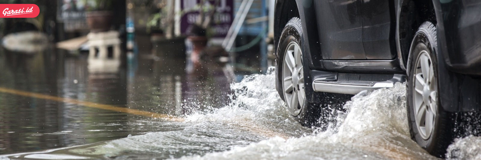 Jangan Sampai Terjadi! Ini Cara Cegah Ban Mobil Pecah Saat Berkendara di Musim Hujan Berkendara Saat Hujan Memerlukan Ban Mobil dalam Kondisi Prima