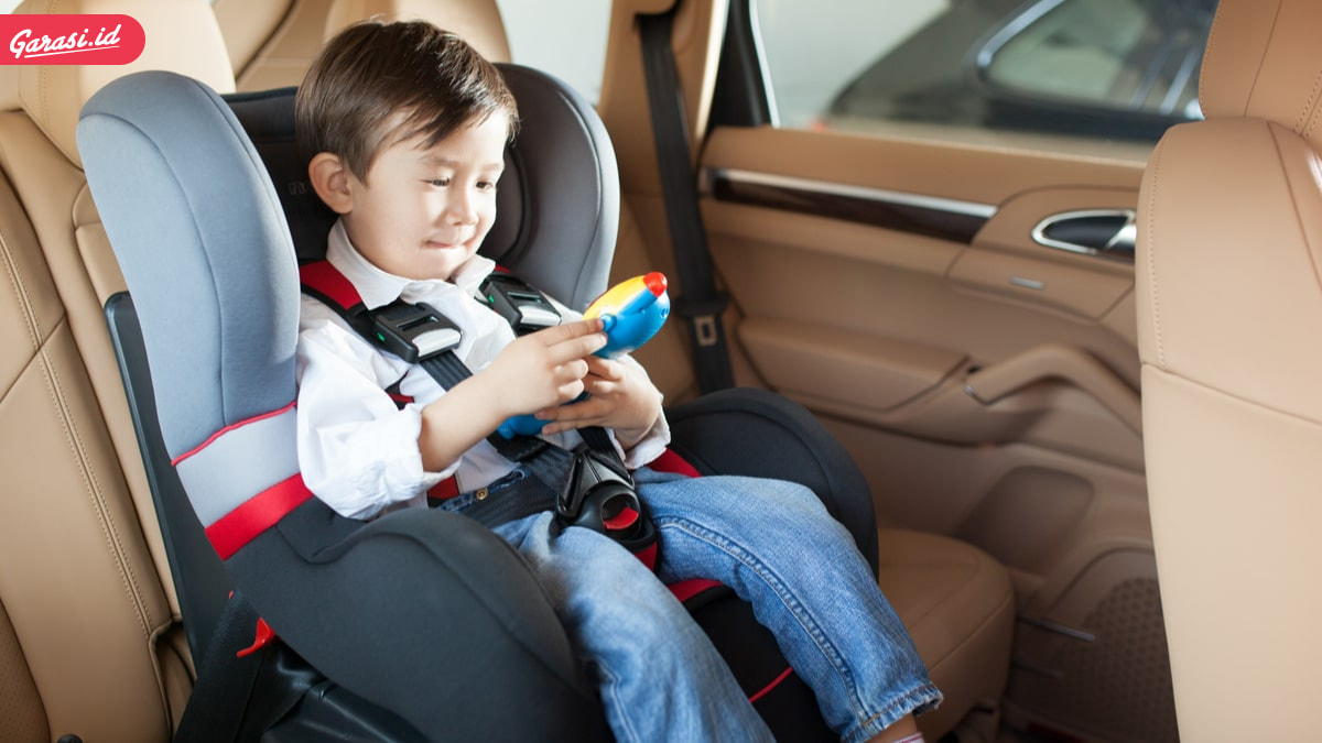 5 Tips Aman Berkendara Dengan Kursi Pengaman Bayi di Mobil