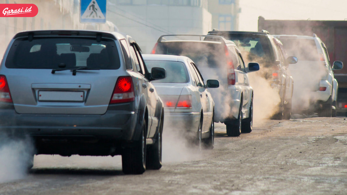 Polusi Udara Berasal Dari Asap Knalpot Mobil