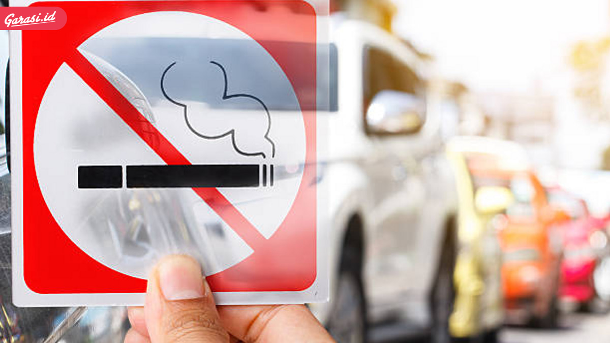 Hentikan Kebiasaan Buruk Merokok Dalam Mobil 