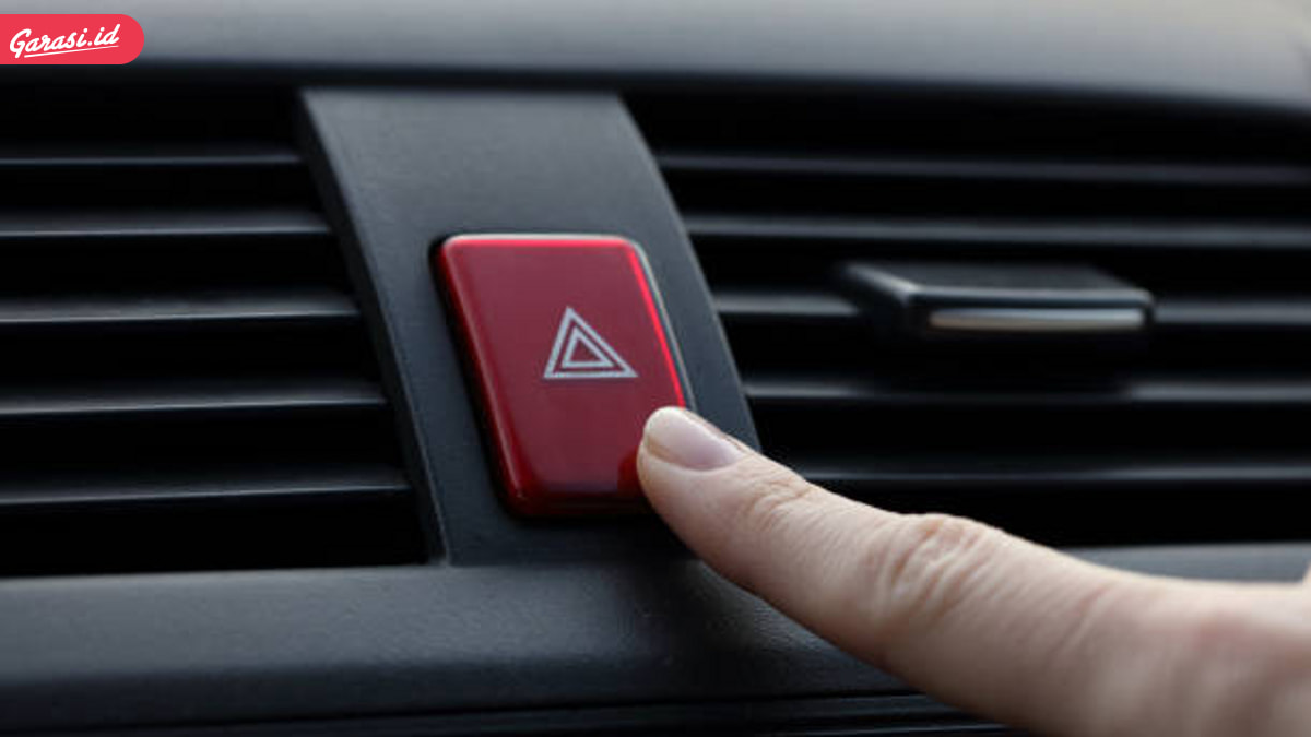 Gunakan  Lampu Hazard Sebagai Sinyal Peringatan Kendaraan Anda  Dalam Kondisi Darurat
