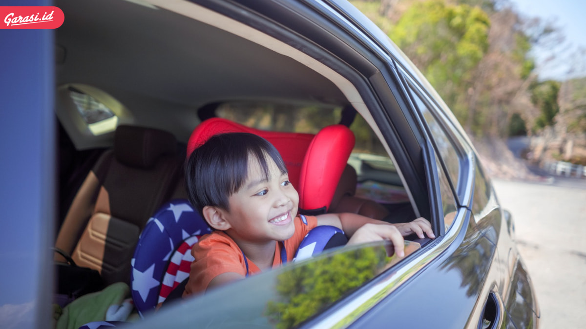 Bahaya Anak Duduk di Kursi Depan Mobil