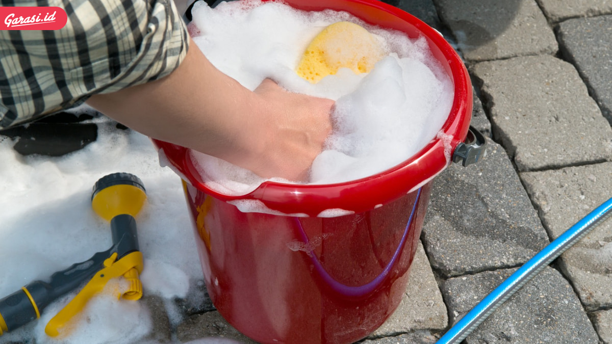 Hujan dan Panas Bergantian, Ini Waktu Ideal Mencuci Mobil Saat Cuaca Tak Menentu!