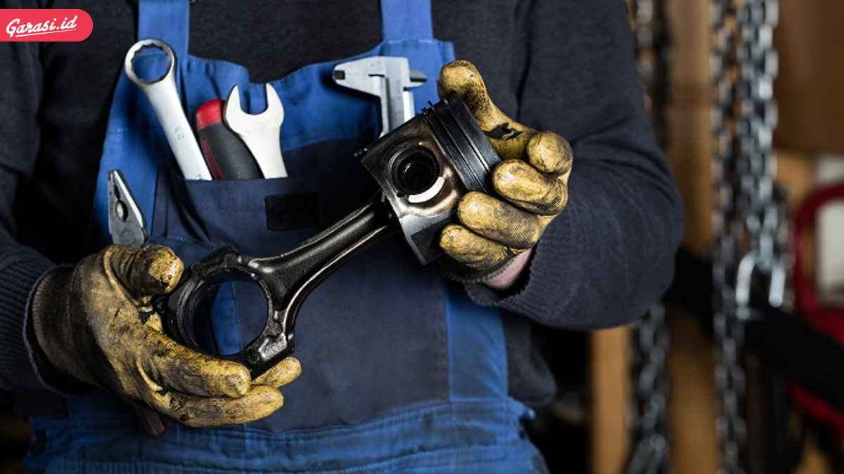 Mengenal Water Hammer, Kerusakan Mesin Mobil Akibat Terendam Banjir