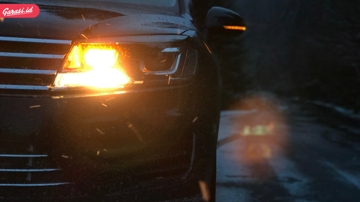 Berbahaya! Ini 5 Penggunaan Bohlam Lampu Mobil yang Salah Kaprah