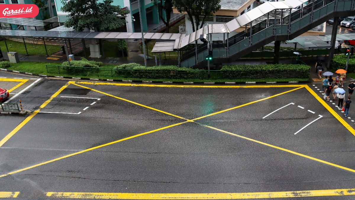 Fungsi Marka Kotak Kuning di Jalan, Jangan Asal Terobos!