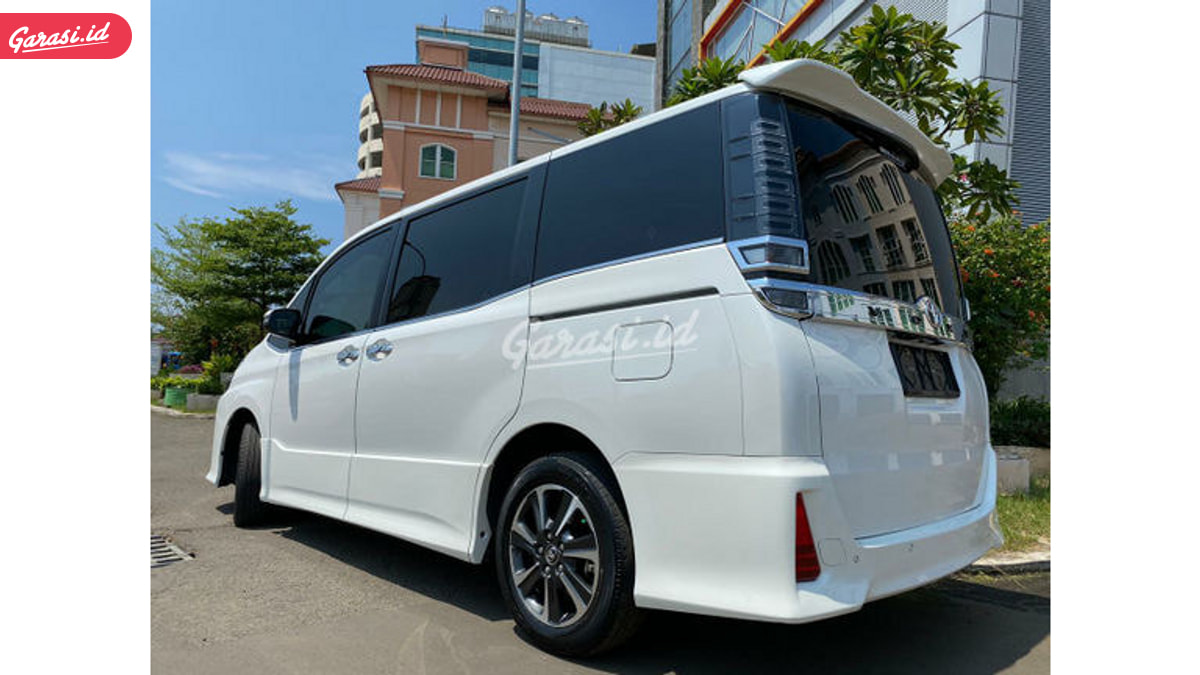 Toyota Voxy Si Bongsor Bergaya Stylish Garasi.id