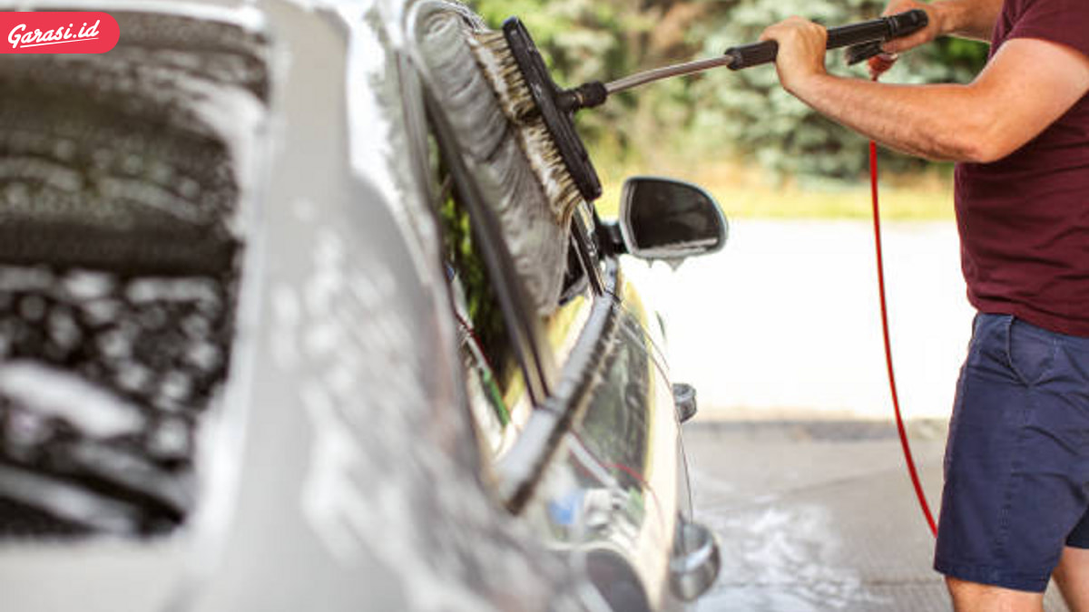 Cuci Mobil Sendiri Salah Satu Aktifitas Menyenangkan