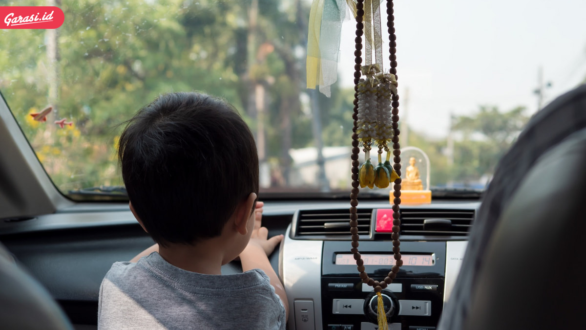 Bahaya Anak Duduk di Kursi Depan Mobil