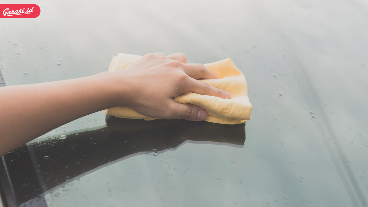 Visibilitas Aman di Musim Hujan, 4 Cara Bersihkan Jamur Kaca Mobil