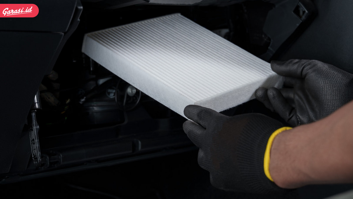 Penyebab dan Cara Mengatasi Bau Apek di Dalam Mobil