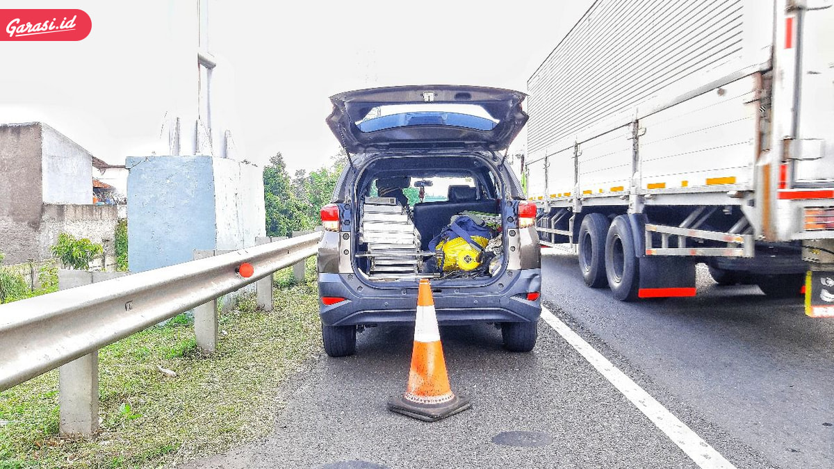 Bahu Jalan Tol Diperuntukkan Bagi Kendaraan yang Berhenti Darurat