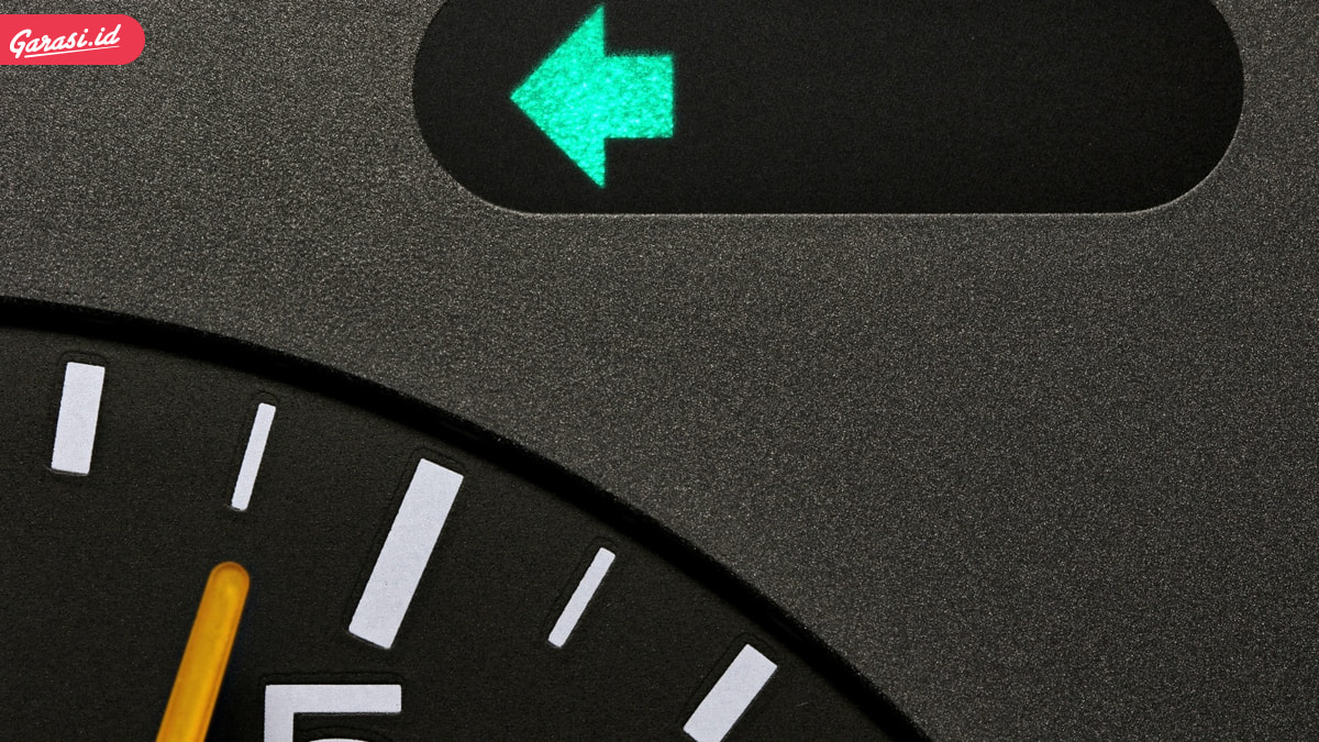 Jangan Asal Sein! Ini Jarak Aman Menyalakan Lampu Sein Sebelum Berbelok