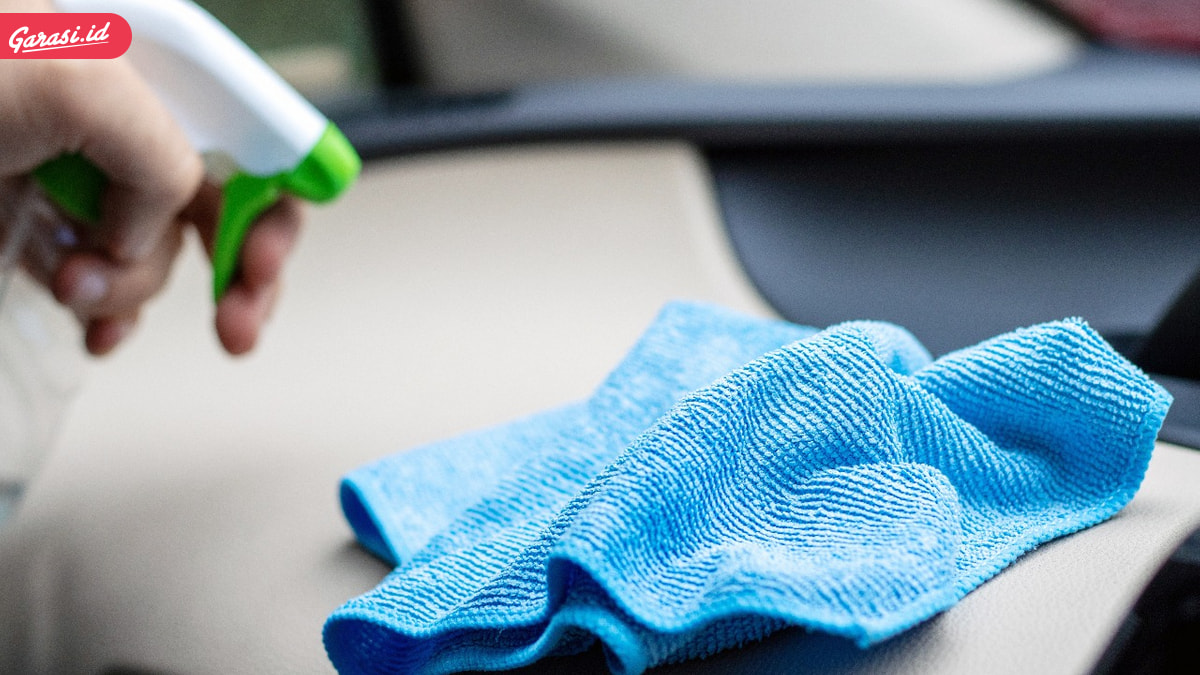 Cara Membersihkan Plafon Mobil Tanpa Merusaknya