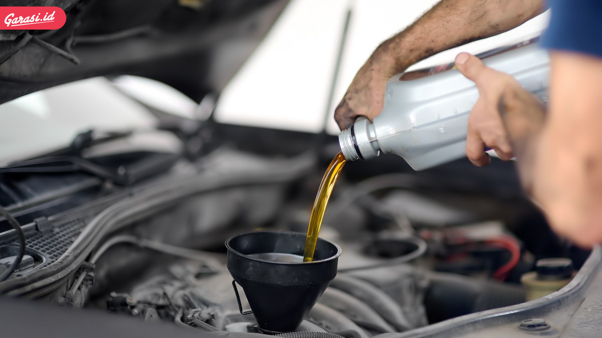 Ganti Oli Sendiri di Rumah? Hindari 4 Kekeliruan Ini Agar Mesin Tetap Prima