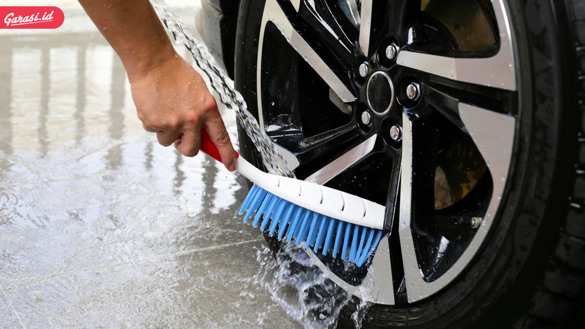 Perawatan Ban Mobil di Musim Hujan demi Keselamatan Berkendara