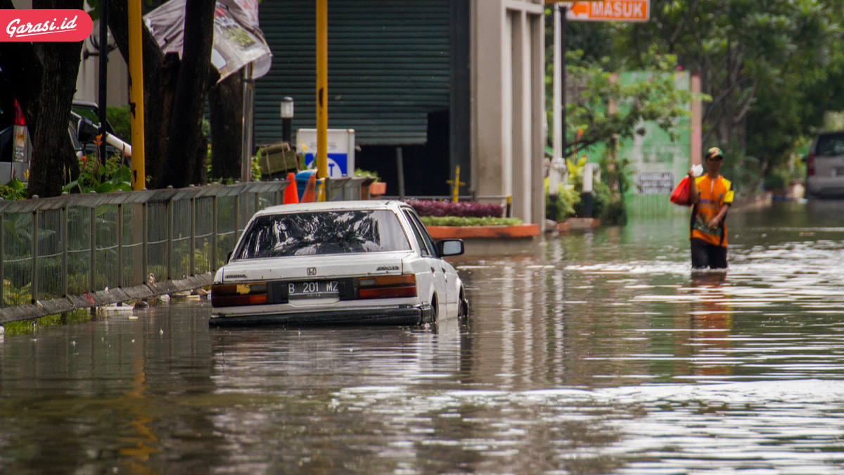 Pertolongan Pertama Untuk Mobilmu Saat Banjir!