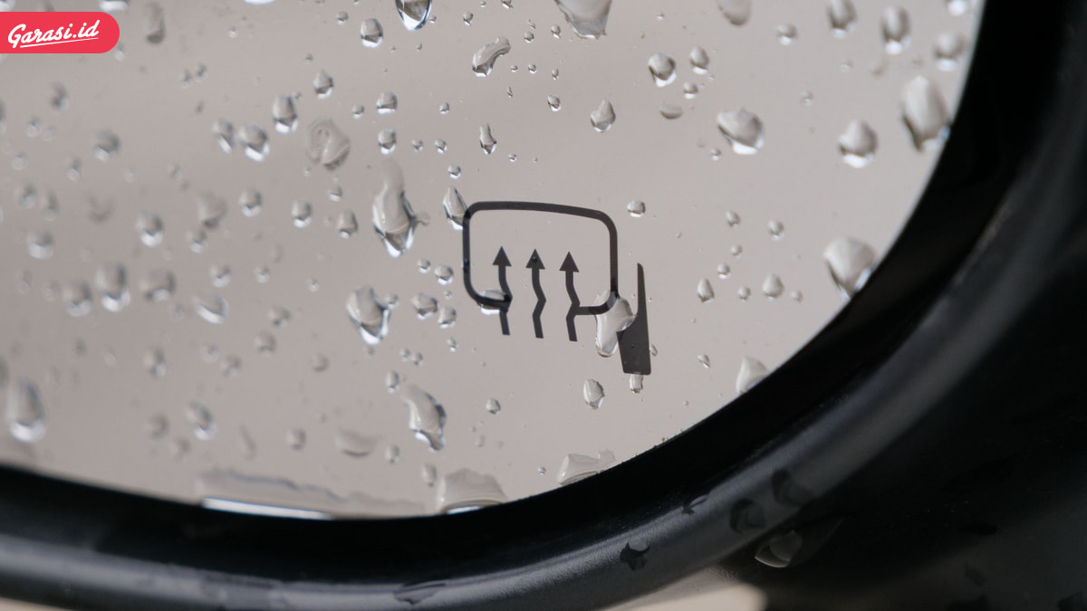 Cara Mengatasi Kaca Mobil Berembun Saat Hujan