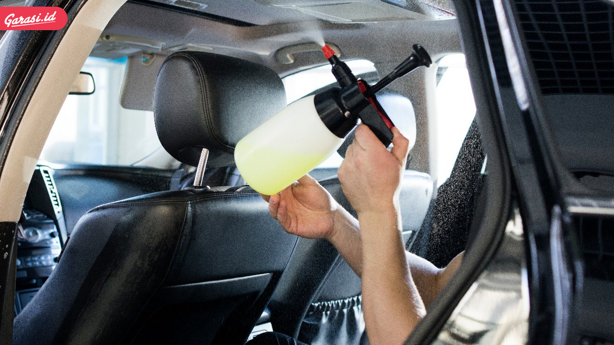 Cara Membersihkan Plafon Mobil Tanpa Merusaknya