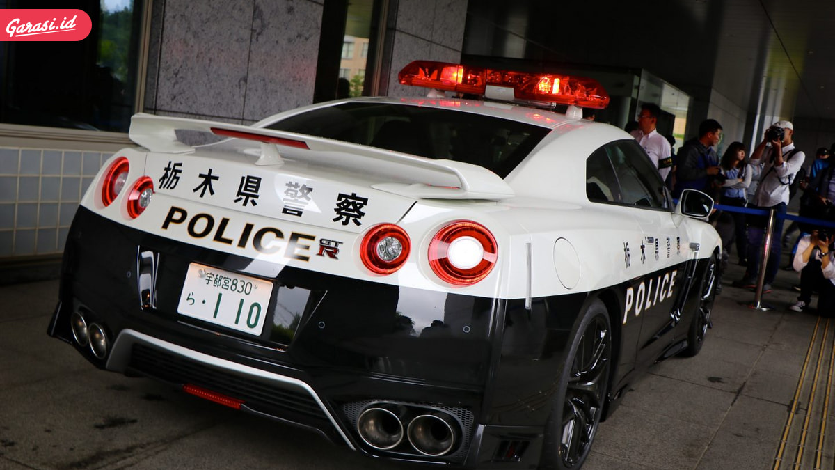Wow ! Supercar Dijadikan Mobil Polisi di Negara Ini