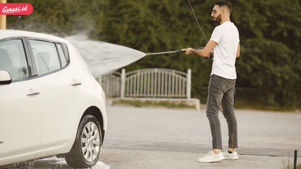 Tips Jitu Merawat Mobil Putih Supaya Tidak Kusam