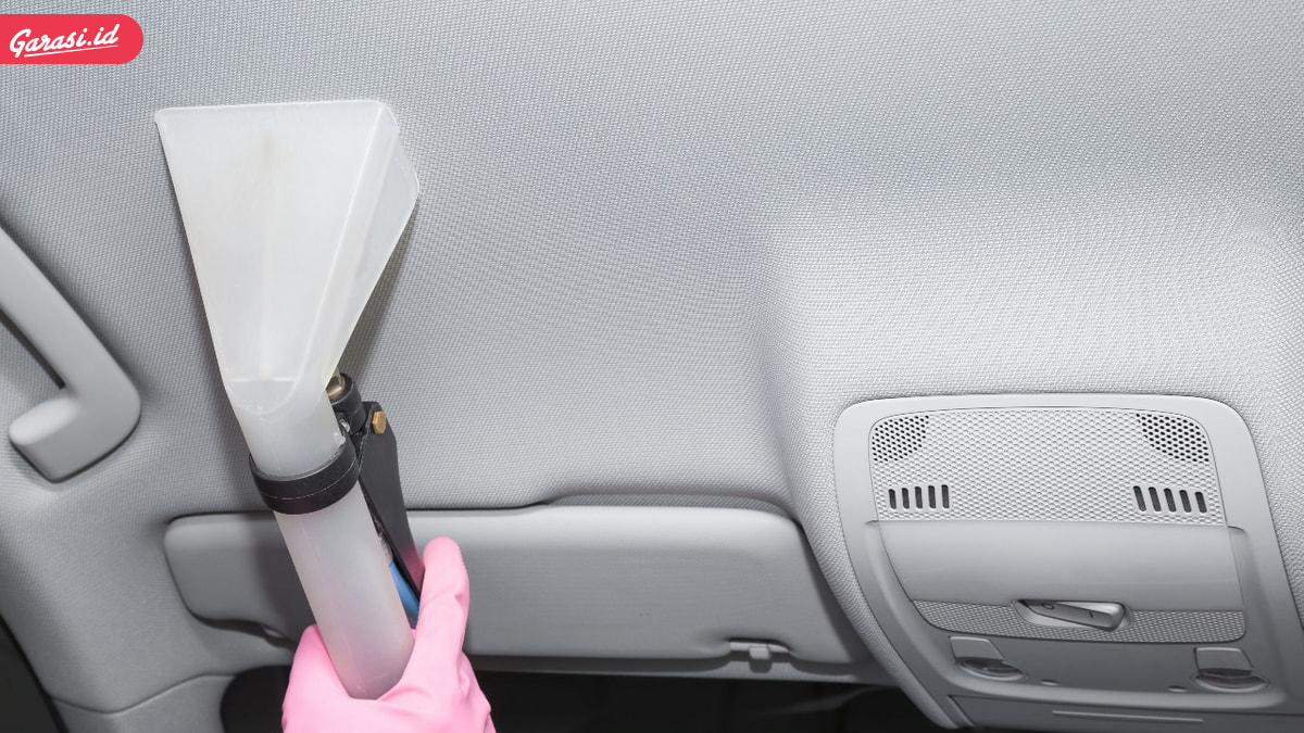 Cara Membersihkan Plafon Mobil Tanpa Merusaknya