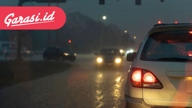 Masih Sering Mendadak? Ini Panduan Jarak Ideal Menggunakan Lampu Sein