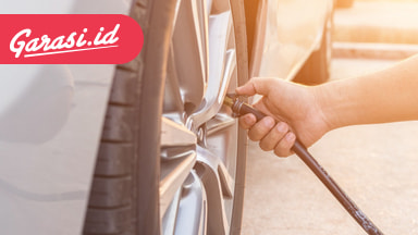 Ban Kempes Bisa Bikin Velg Peyang, Cek Tekanan Ban Sebelum Mudik