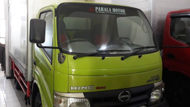 2012 Hino Dutro 300 BOX ICE - Siap Pakai (s-0) 2012 Hino Dutro 300 BOX ICE - Siap Pakai (s-0)