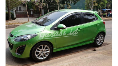 2012 Mazda 2 r - S 2012 Mazda 2 r - S