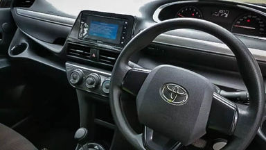 2017 Toyota Sienta G - Mobil Pilihan (s-5) 2017 Toyota Sienta G - Mobil Pilihan (s-5)