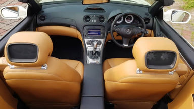 2011 Mercedes Benz Sl 300 Grand Edition 3.0 - Fitur Mobil Lengkap (s-2) 2011 Mercedes Benz Sl 300 Grand Edition 3.0 - Fitur Mobil Lengkap (s-2)